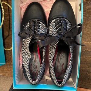 Poetic License Black and White Flats